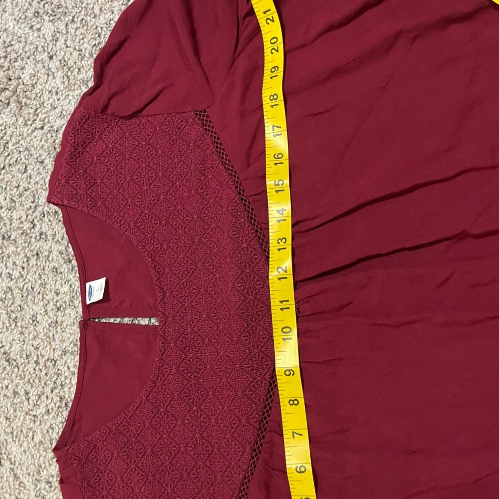 Old Navy Maroon Blouse with Textured Design size L - Picture 5 of 7